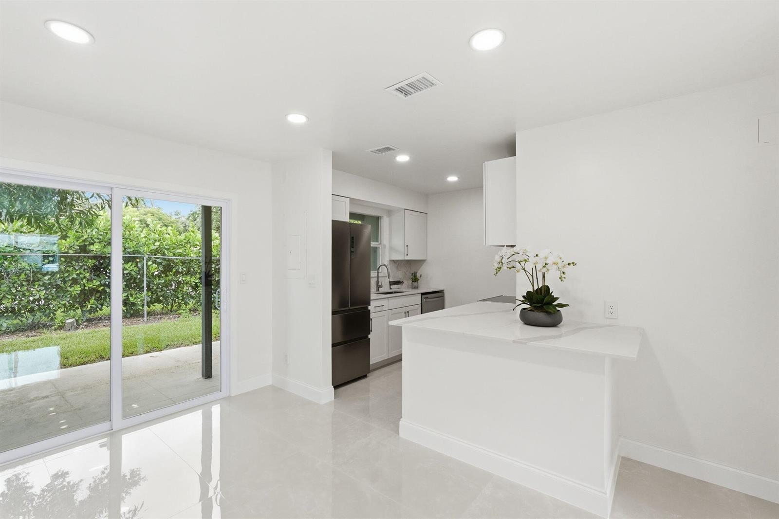 6505 Dockside Circle, FL 33463 photo 3