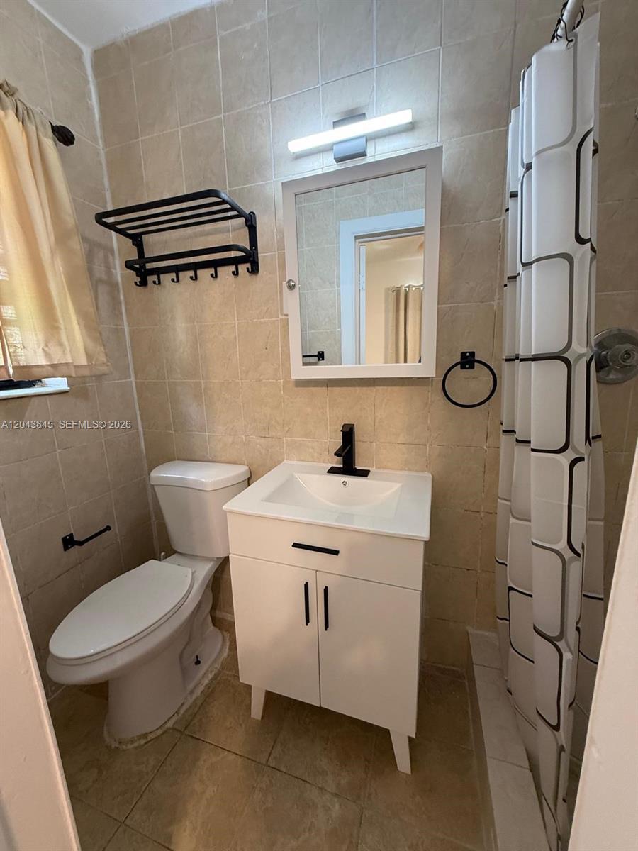 1301 NE 110th St # 3, Miami FL 33161 photo 2