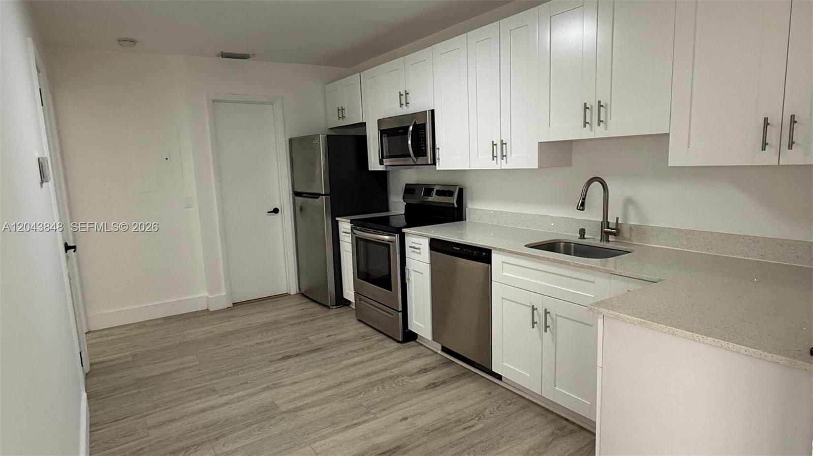411 SE 10th St # 3, Hallandale Beach FL 33009