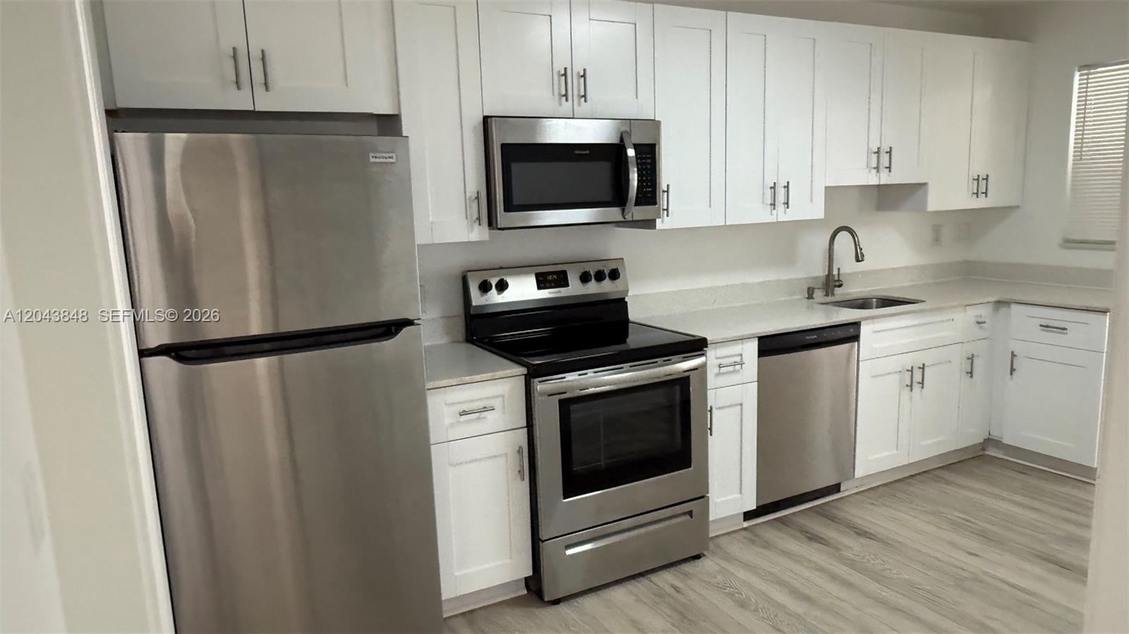 411 SE 10th St # 3, Hallandale Beach FL 33009 photo 4