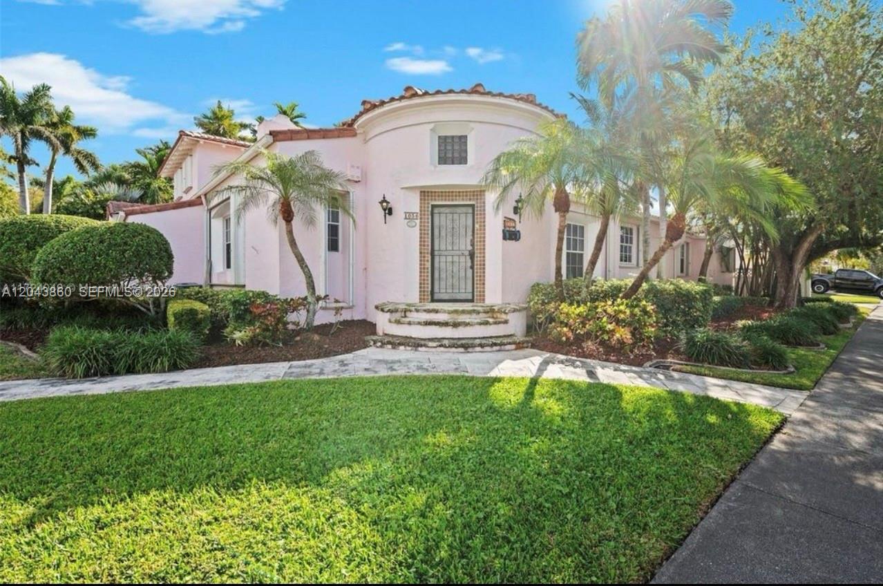 1056 Harrison St, Hollywood FL 33019 photo 2