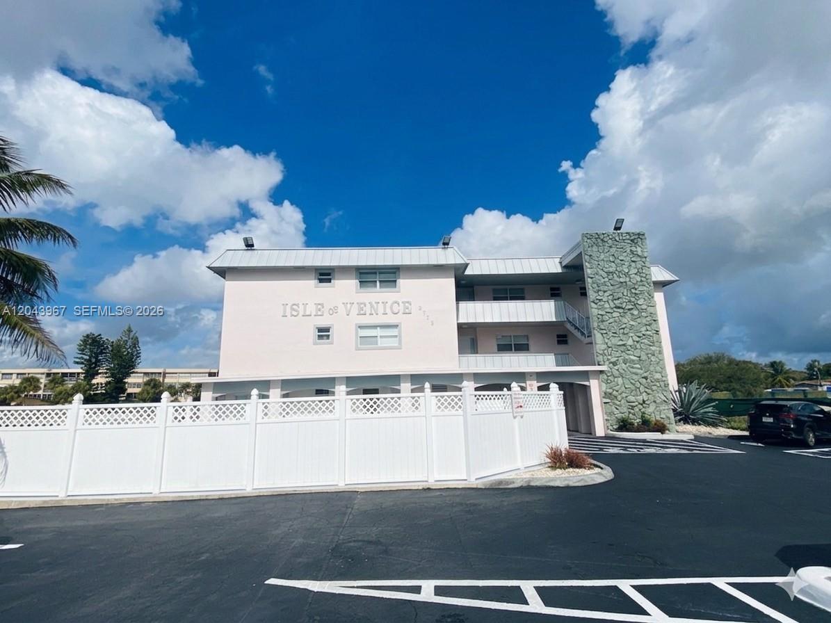 2775 Taft St # 307, Hollywood FL 33020