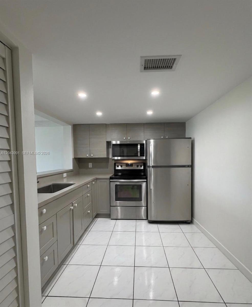 2055 SW 122nd Ave # 327, Miami FL 33175 photo 2