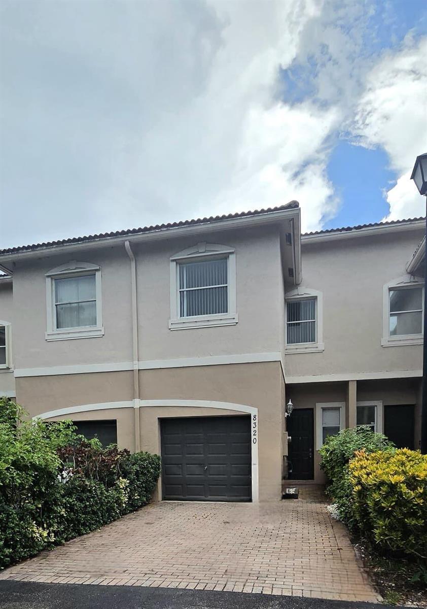 8320 Lagos De Campo Boulevard, Tamarac FL 33321 photo 2