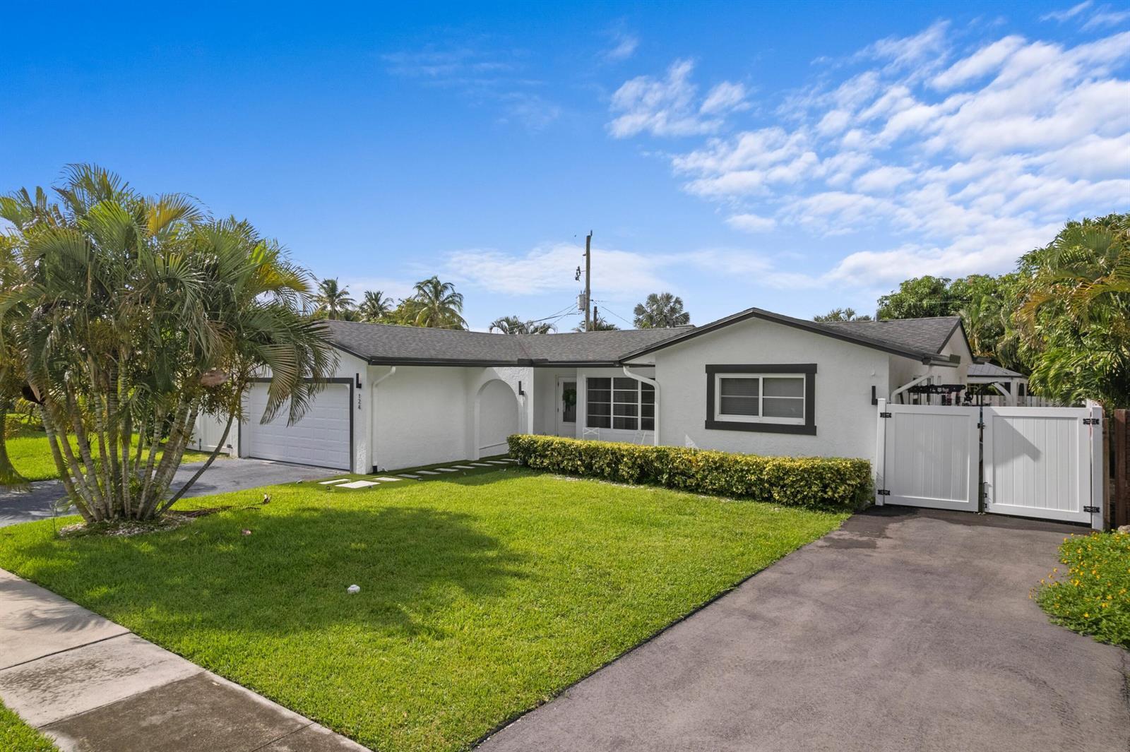 124 Oregon Lane, Boca Raton FL 33487 photo 3