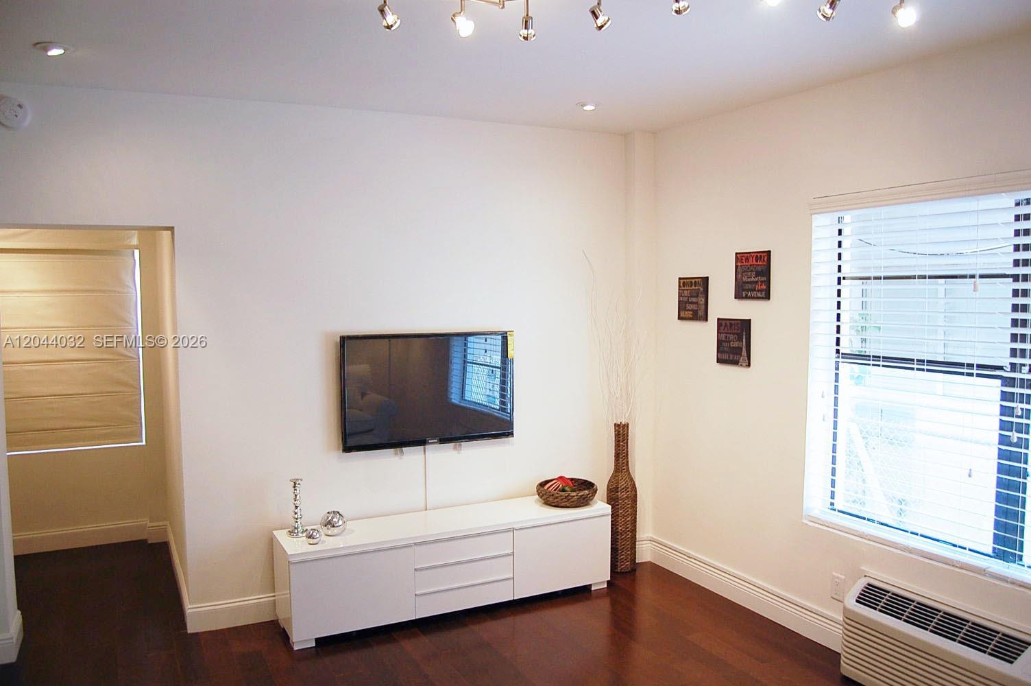 934 Michigan Ave # 105, Miami Beach FL 33139 photo 2