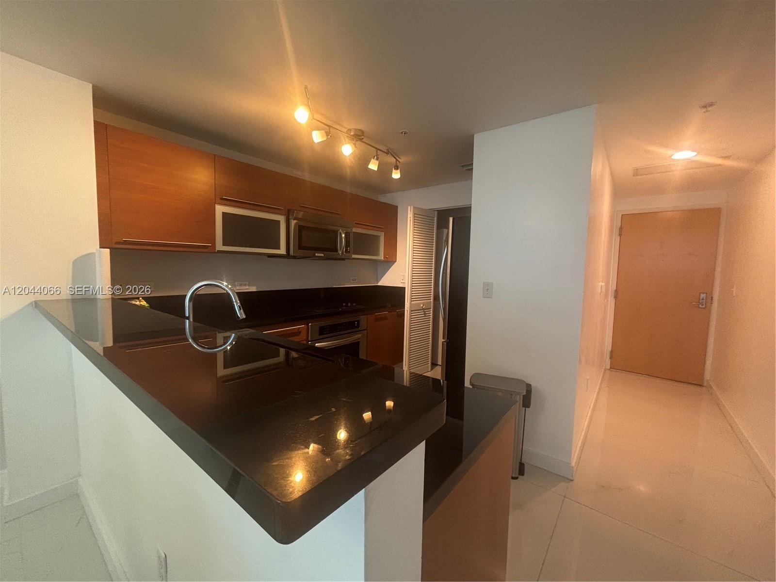253 NE 2nd St # 1204, Miami FL 33132 photo 4