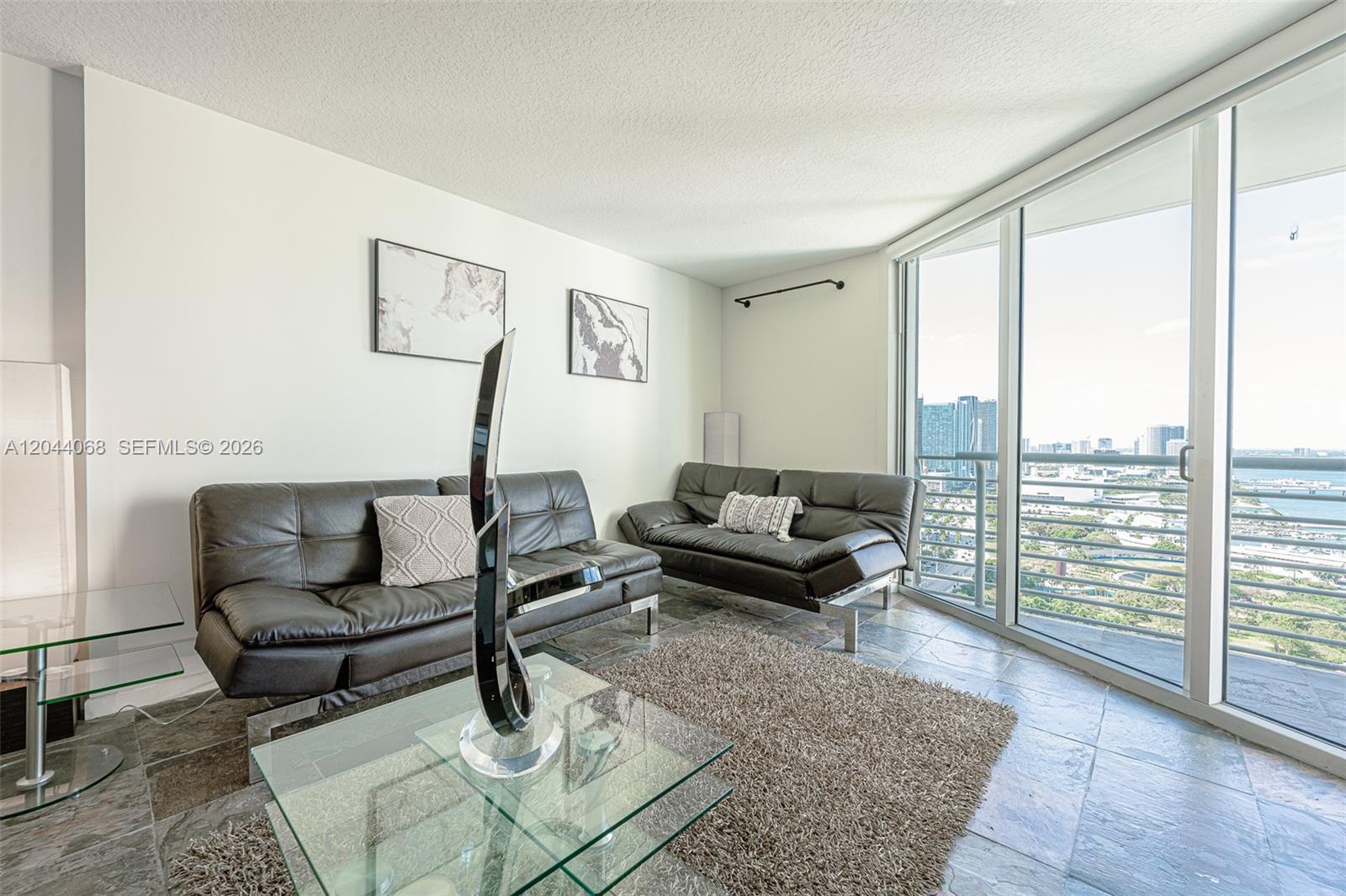 325 S Biscayne Blvd # 3624, Miami FL 33131 photo 4