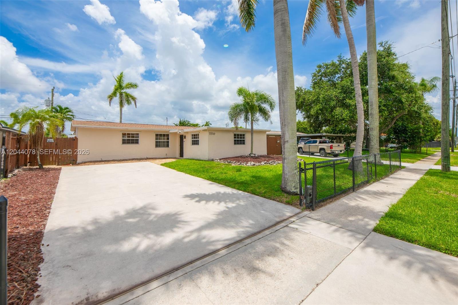 7770 NW 33rd St # 7770, Davie FL 33024