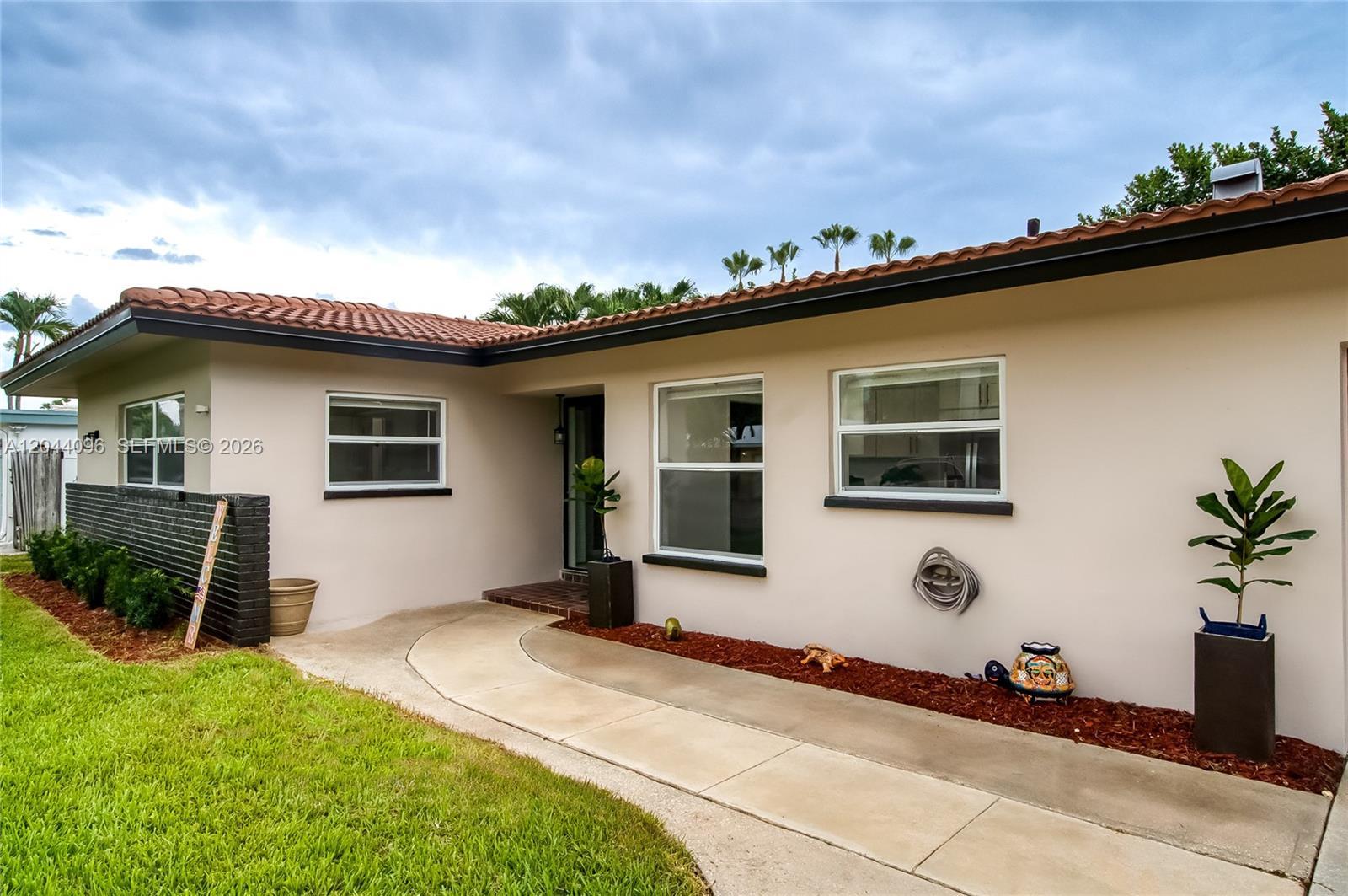 106 E Park Ln E, Hypoluxo FL 33462 photo 2