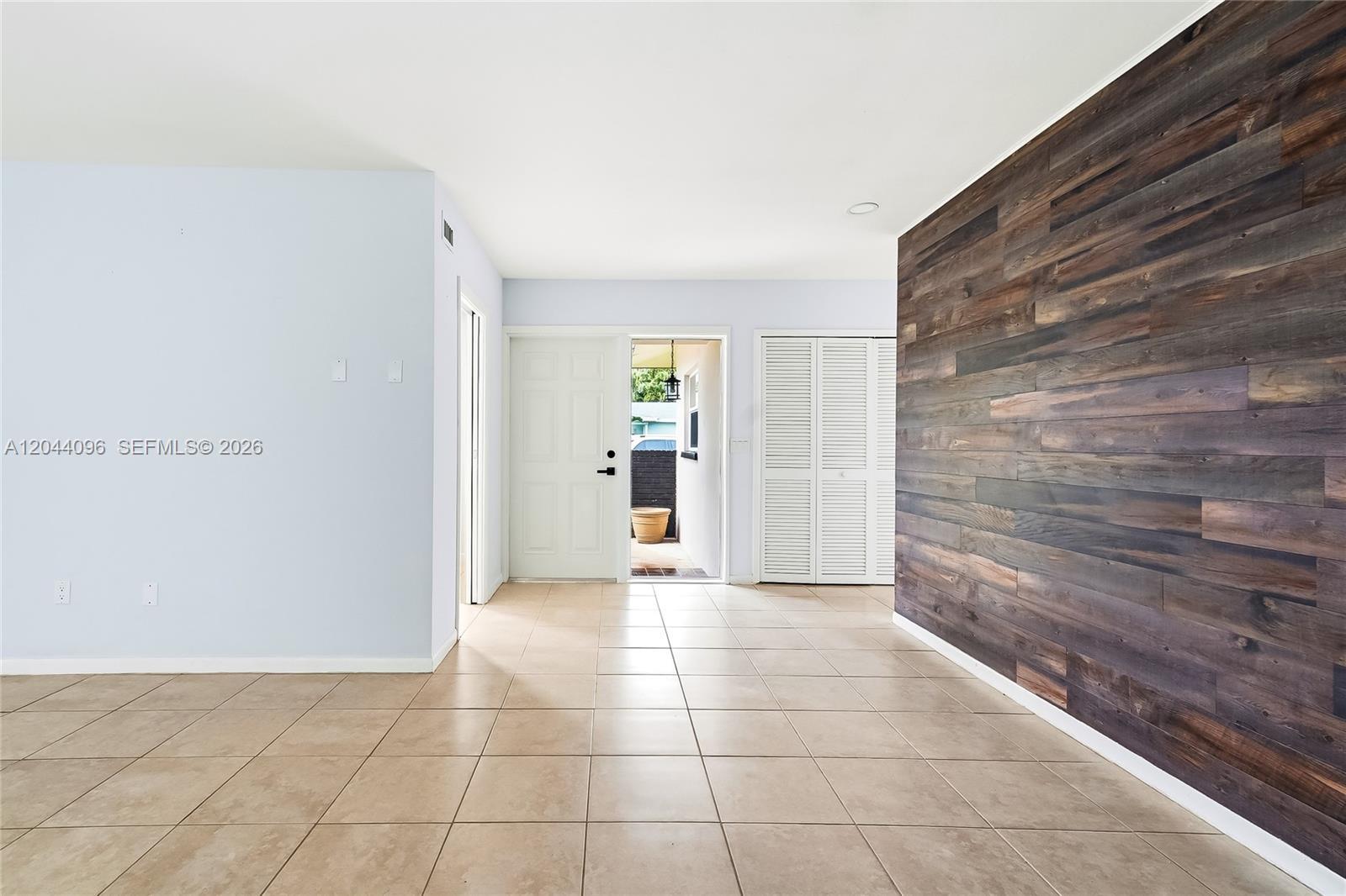 106 E Park Ln E, Hypoluxo FL 33462 photo 3