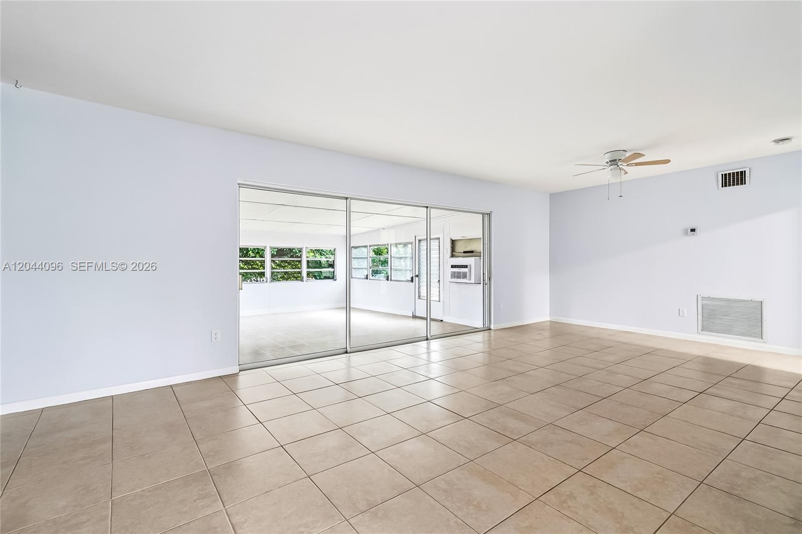 106 E Park Ln E, Hypoluxo FL 33462 photo 5