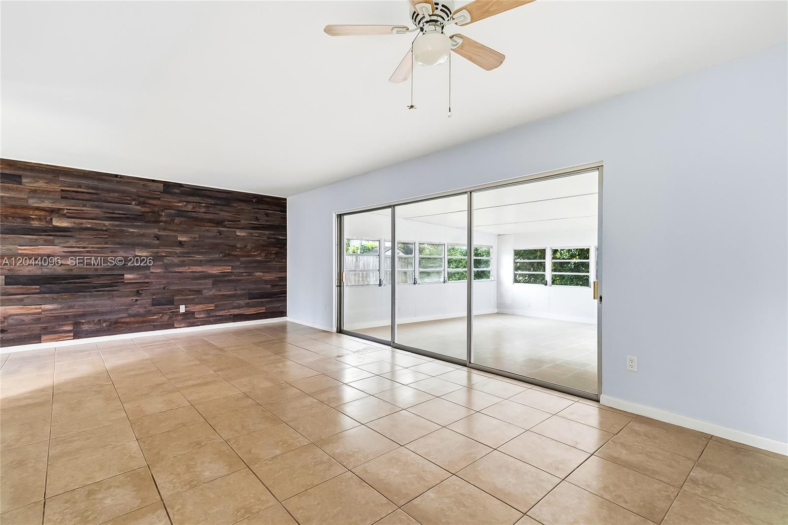106 E Park Ln E, Hypoluxo FL 33462 photo 4