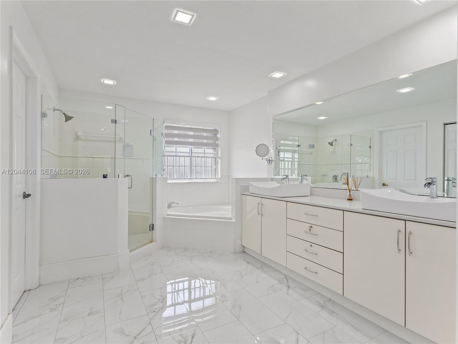 7086 NW 116th Ct, Doral FL 33178 photo 5