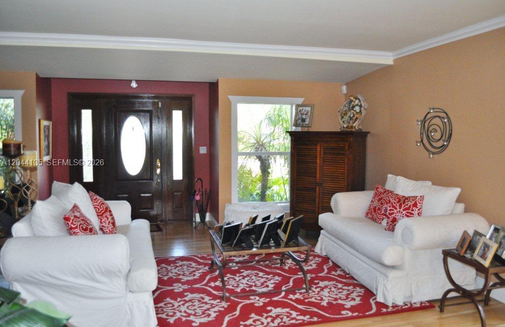 6315 Maynada St, Coral Gables FL 33146 photo 4