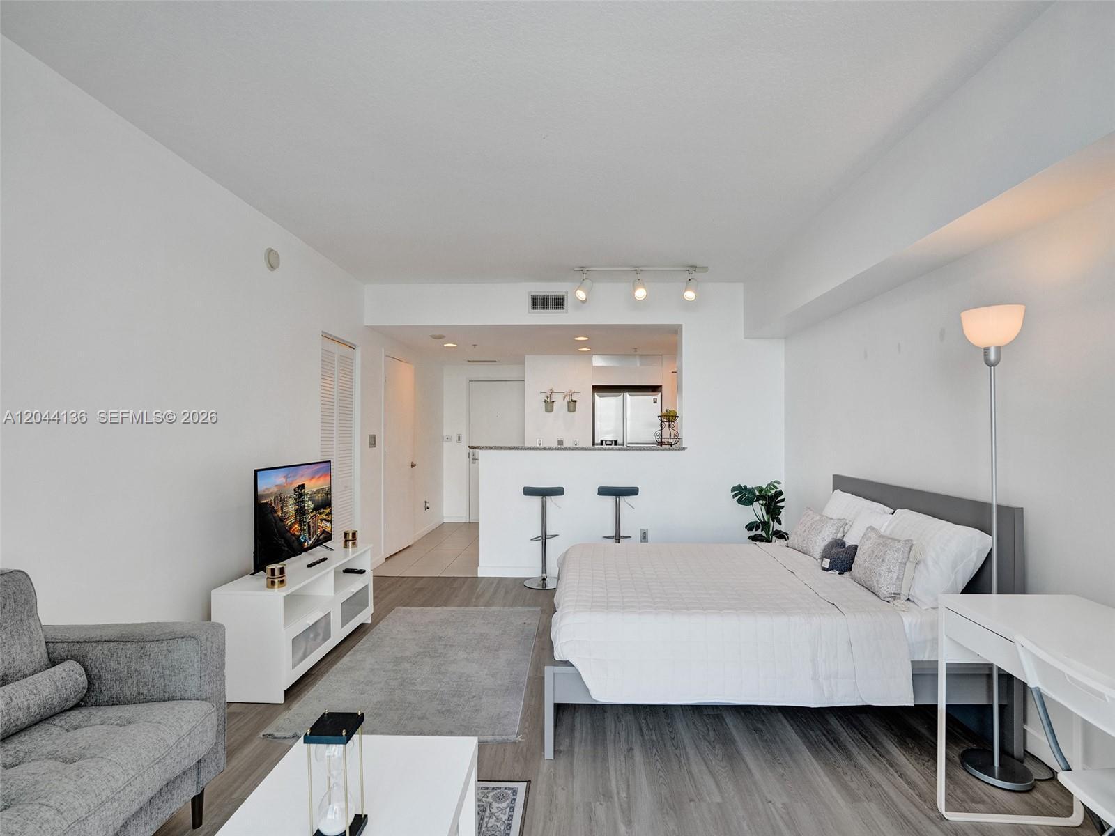 325 S Biscayne Blvd # 1520, Miami FL 33131 photo 5