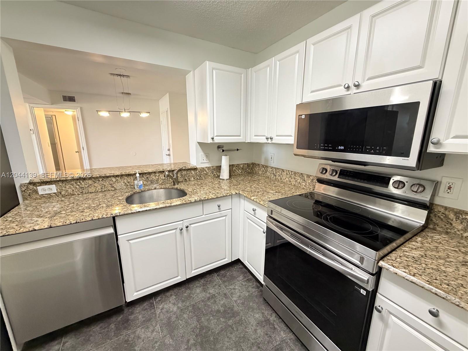 2711 Ocean Club Blvd # 203, Hollywood FL 33019