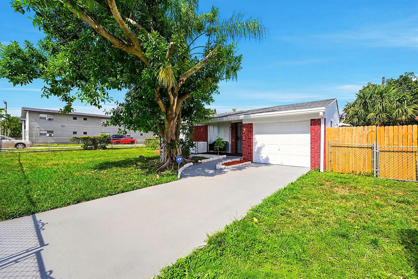 1716 N 25th Avenue, Hollywood FL 33020 photo 2