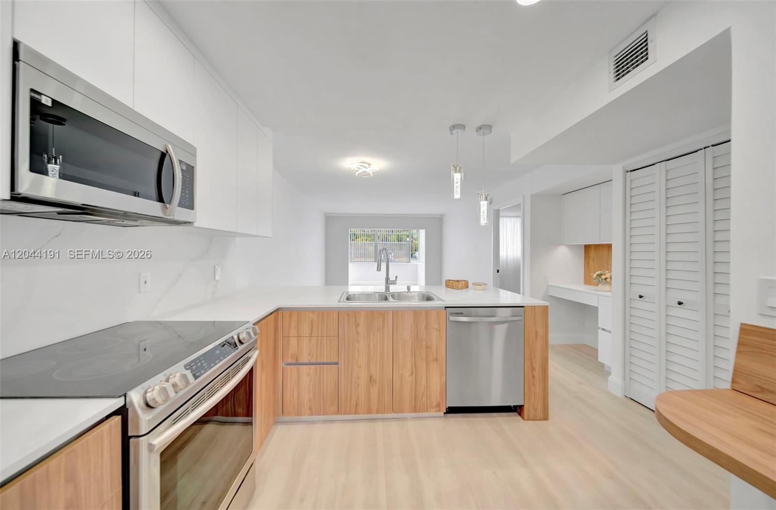 3100 Holiday Springs Blvd # 111, Margate FL 33063