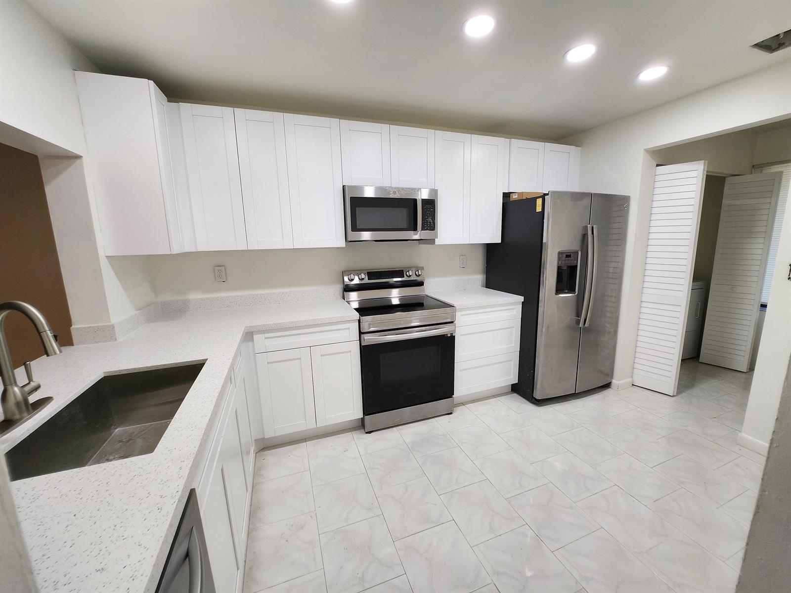 903 NW 79th Terrace, Plantation FL 33324 photo 5