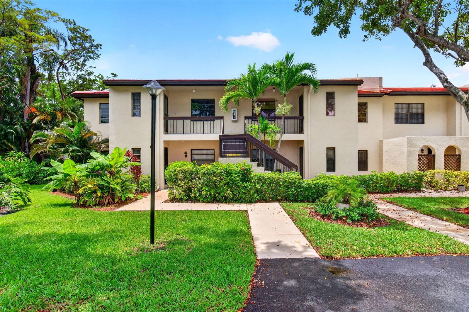 8460 Casa Del Lago, Boca Raton FL 33433 photo 2