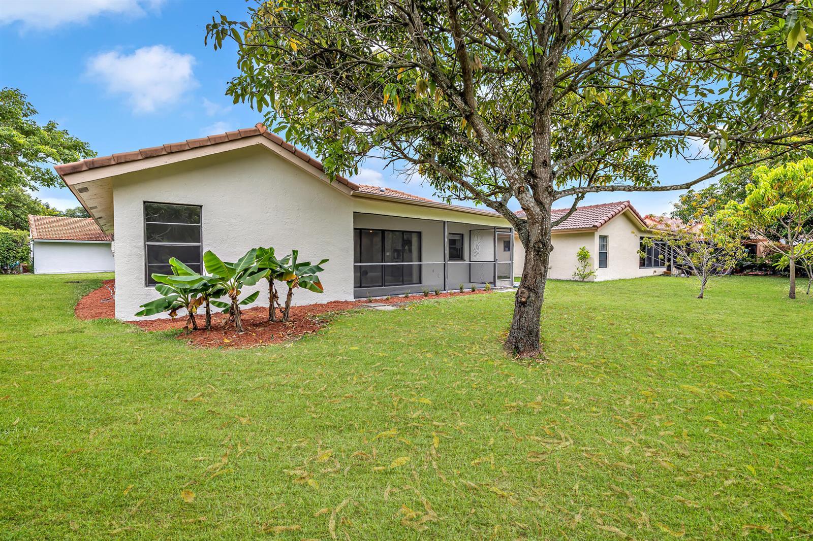 1273 Spring Cir Drive, Coral Springs FL 33071 photo 2