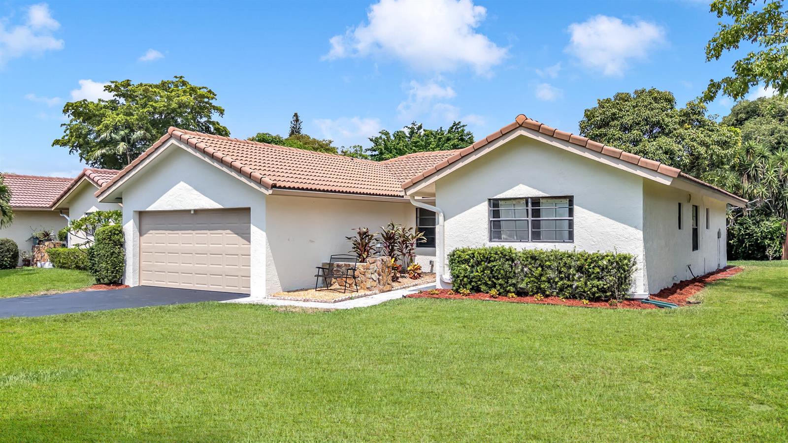 1273 Spring Cir Drive, Coral Springs FL 33071 photo 3