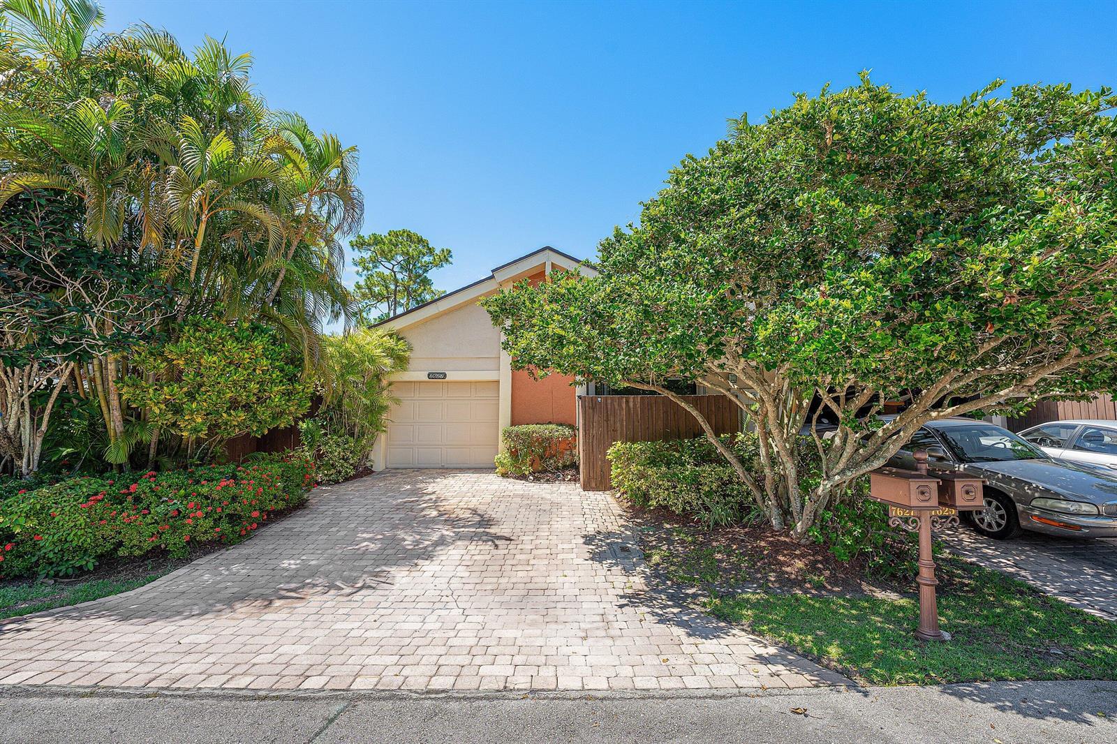 7627 Sierra Drive W, Boca Raton FL 33433
