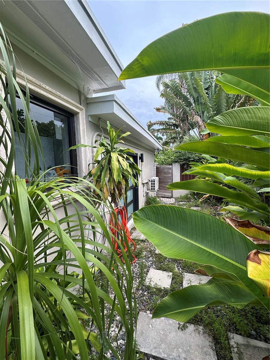 1338 N Venetian Way, Miami FL 33139 photo 2