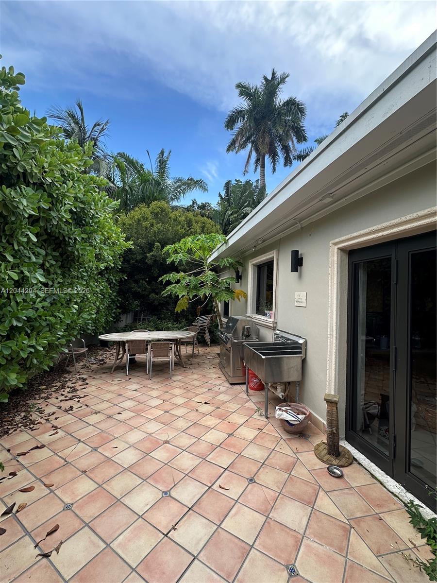 1338 N Venetian Way, Miami FL 33139 photo 3