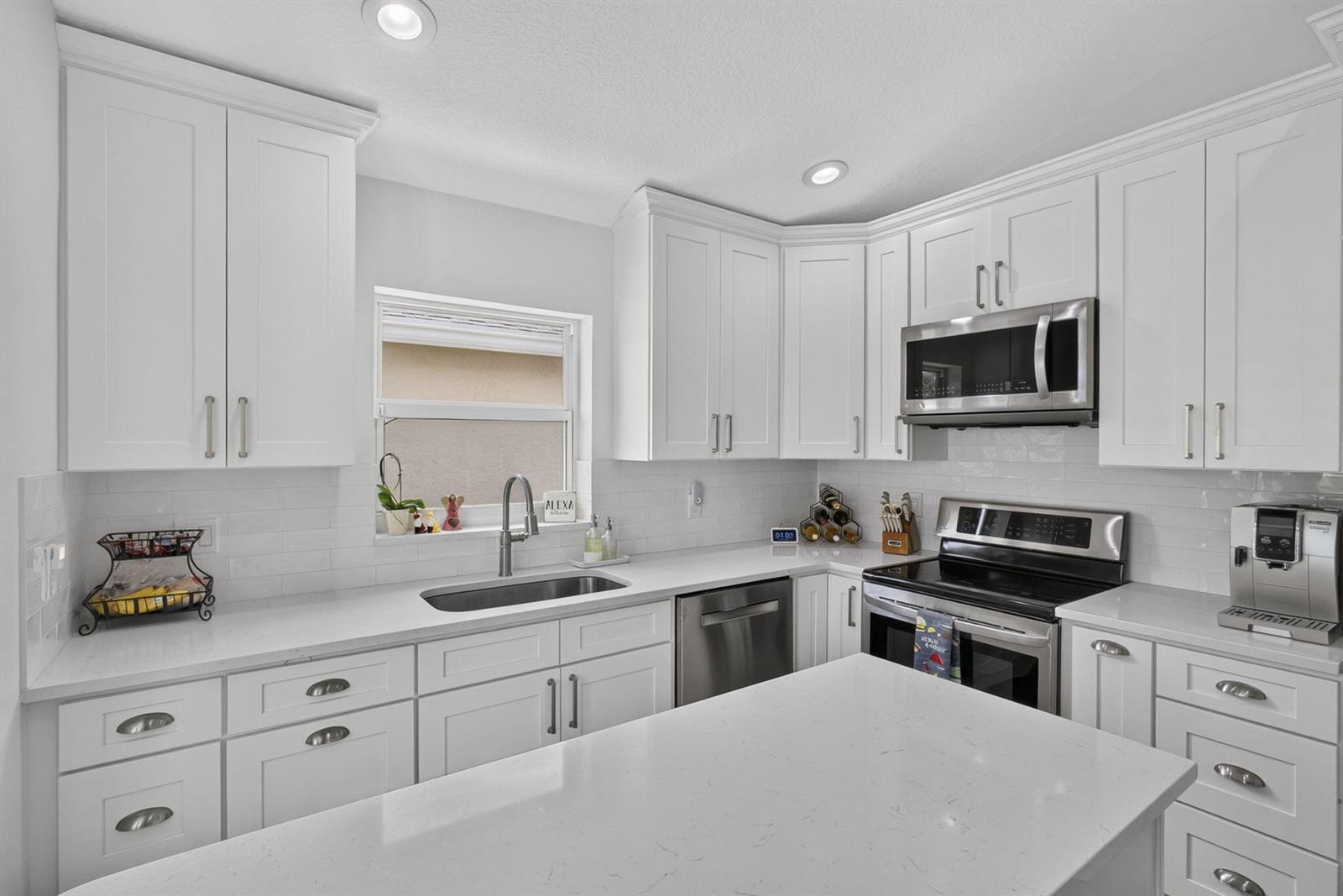 120 Saratoga Boulevard E, Royal Palm Beach FL 33411 photo 5