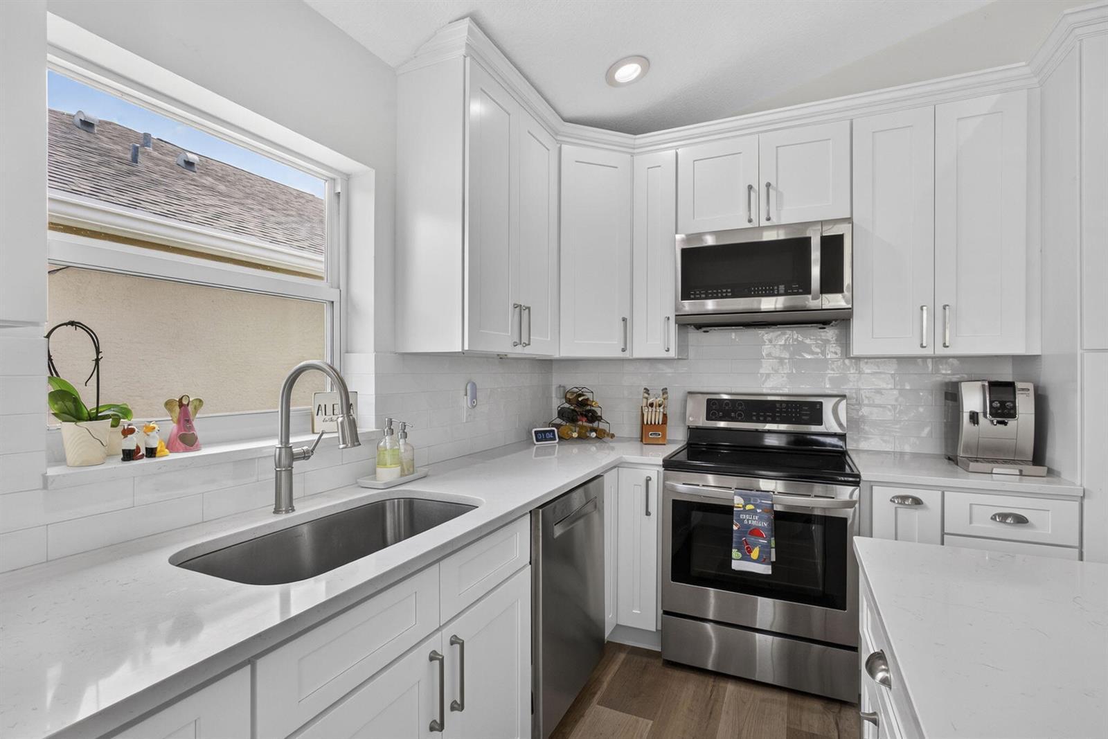 120 Saratoga Boulevard E, Royal Palm Beach FL 33411 photo 4