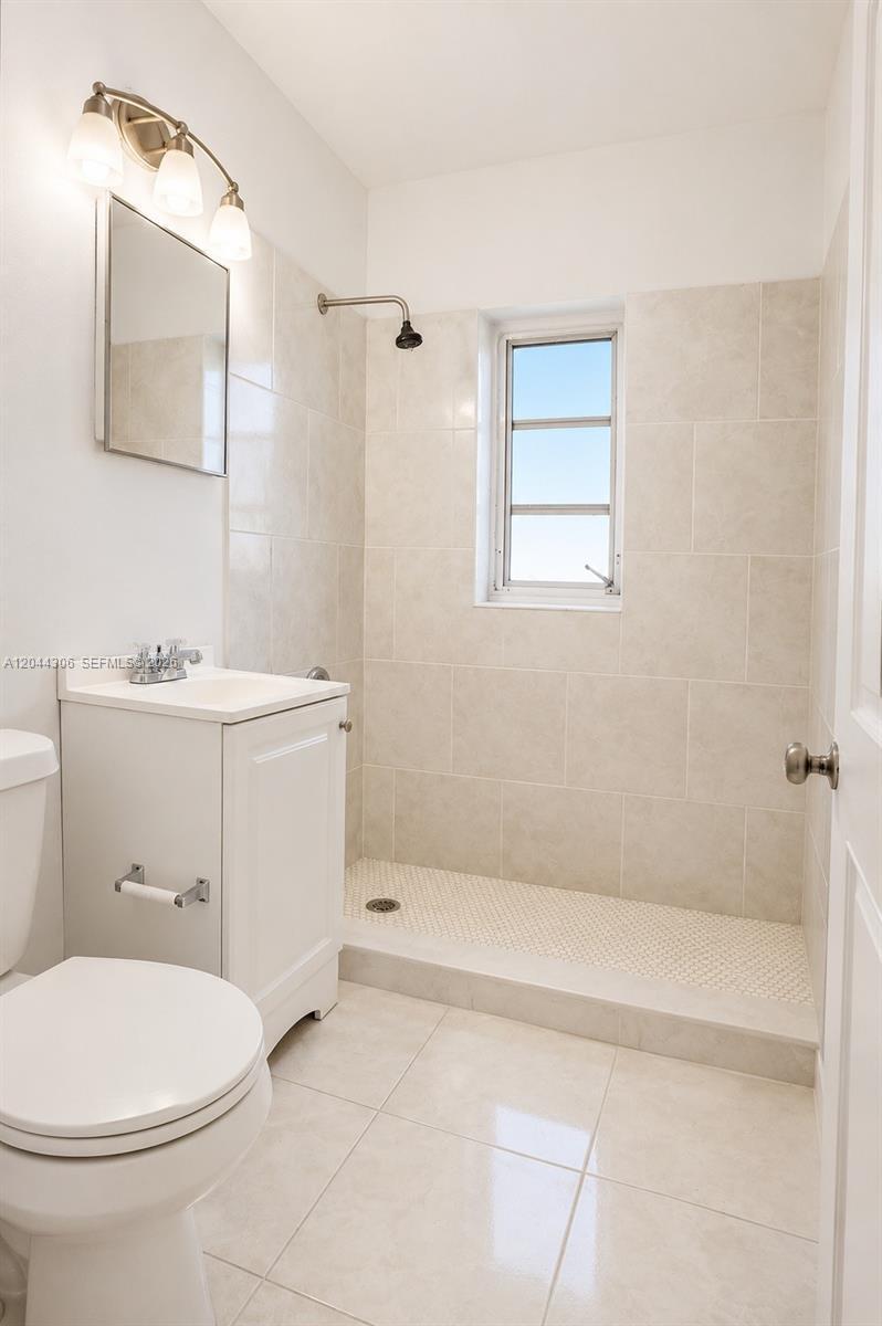 383 E 4th Ave # 8, Hialeah FL 33010 photo 3