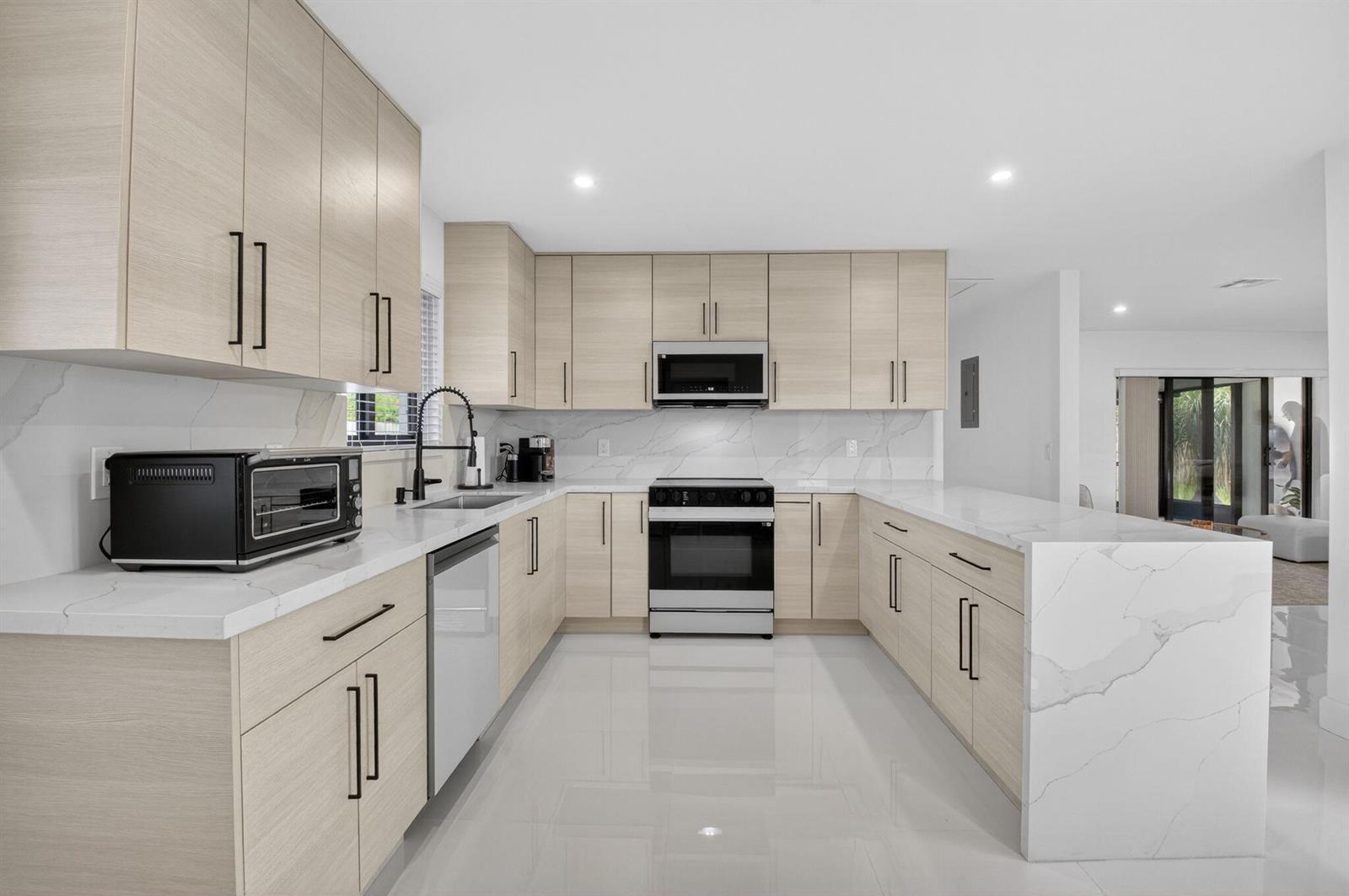 513 Lindell Boulevard, Delray Beach FL 33444 photo 4