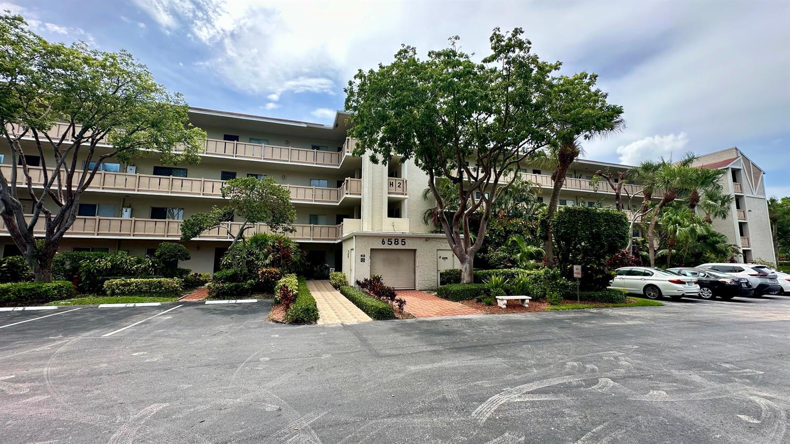 6585 Kensington Lane Apt 207, Delray Beach FL 33446