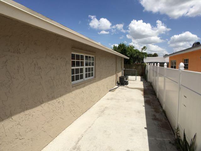 5791 S Rue Road, West Palm Beach FL 33415 photo 2
