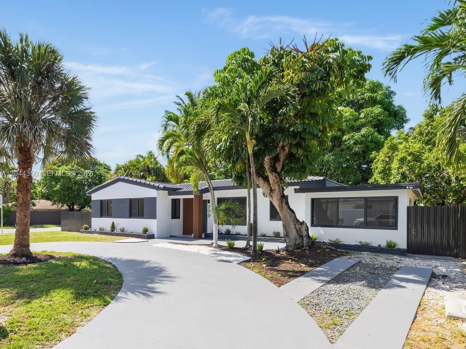 770 NE 160th St, Miami FL 33162 photo 2