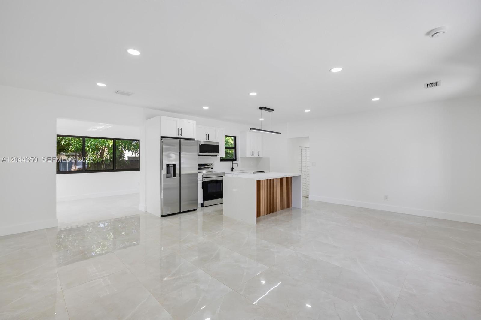 770 NE 160th St, Miami FL 33162 photo 5