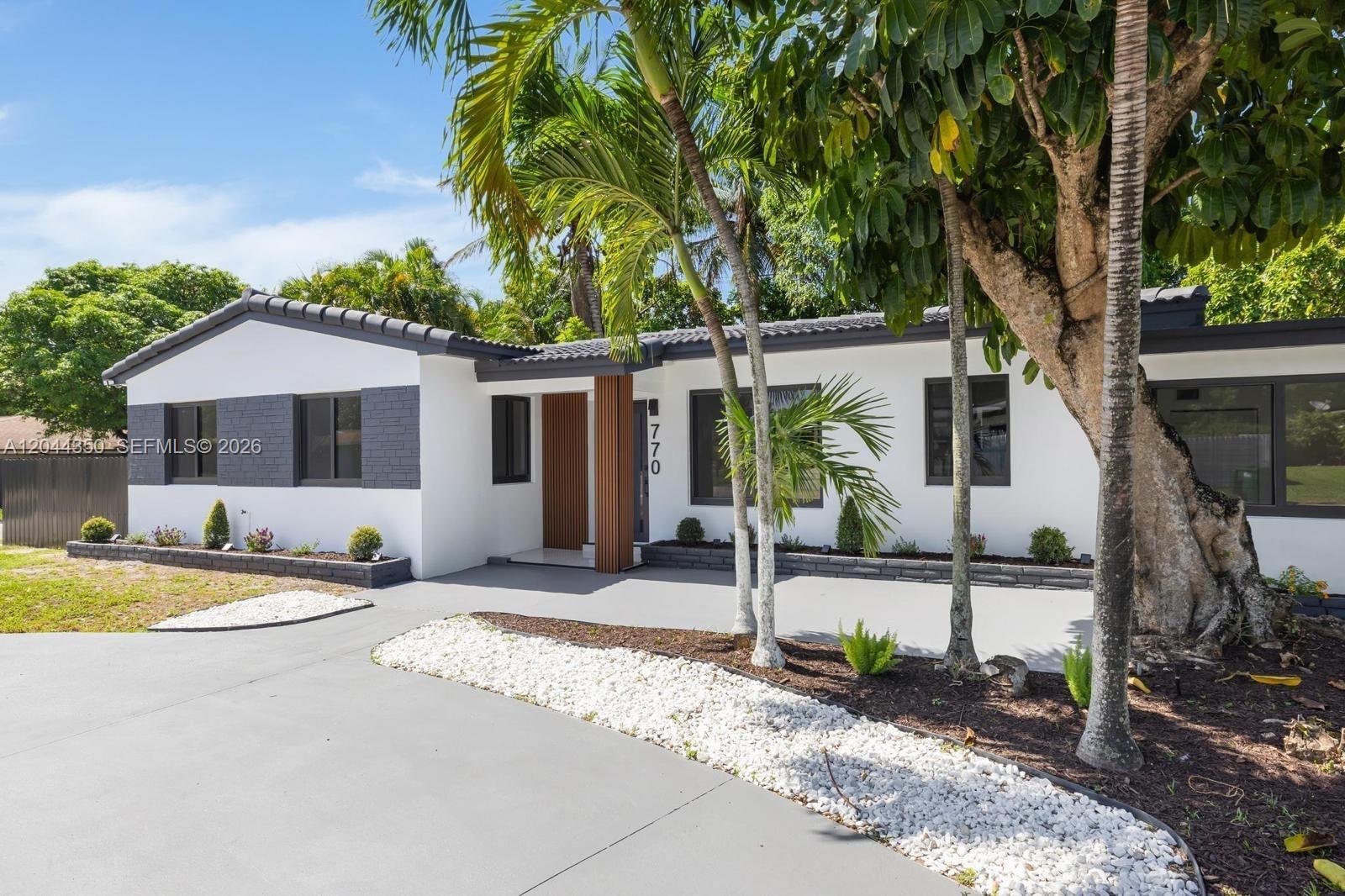 770 NE 160th St, Miami FL 33162 photo 4