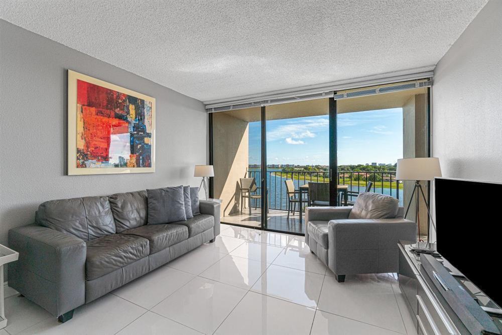 1830 Embassy Drive # 613, West Palm Beach FL 33401 photo 2