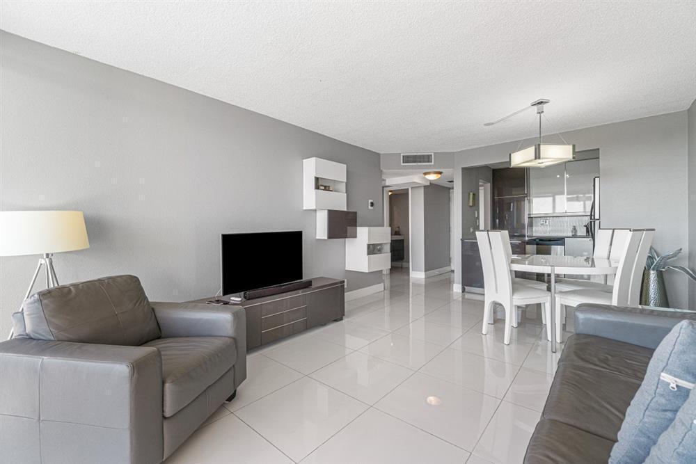 1830 Embassy Drive # 613, West Palm Beach FL 33401 photo 4