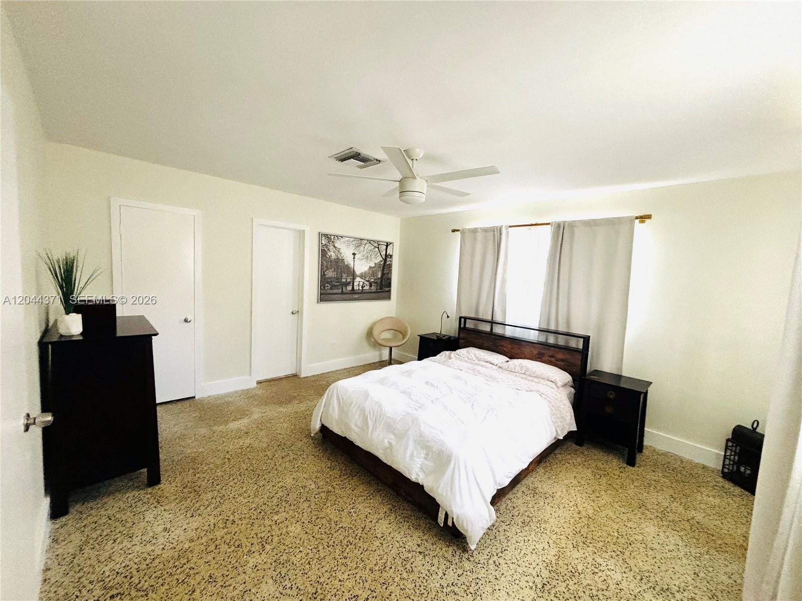 North Miami Beach, FL 33162 photo 2