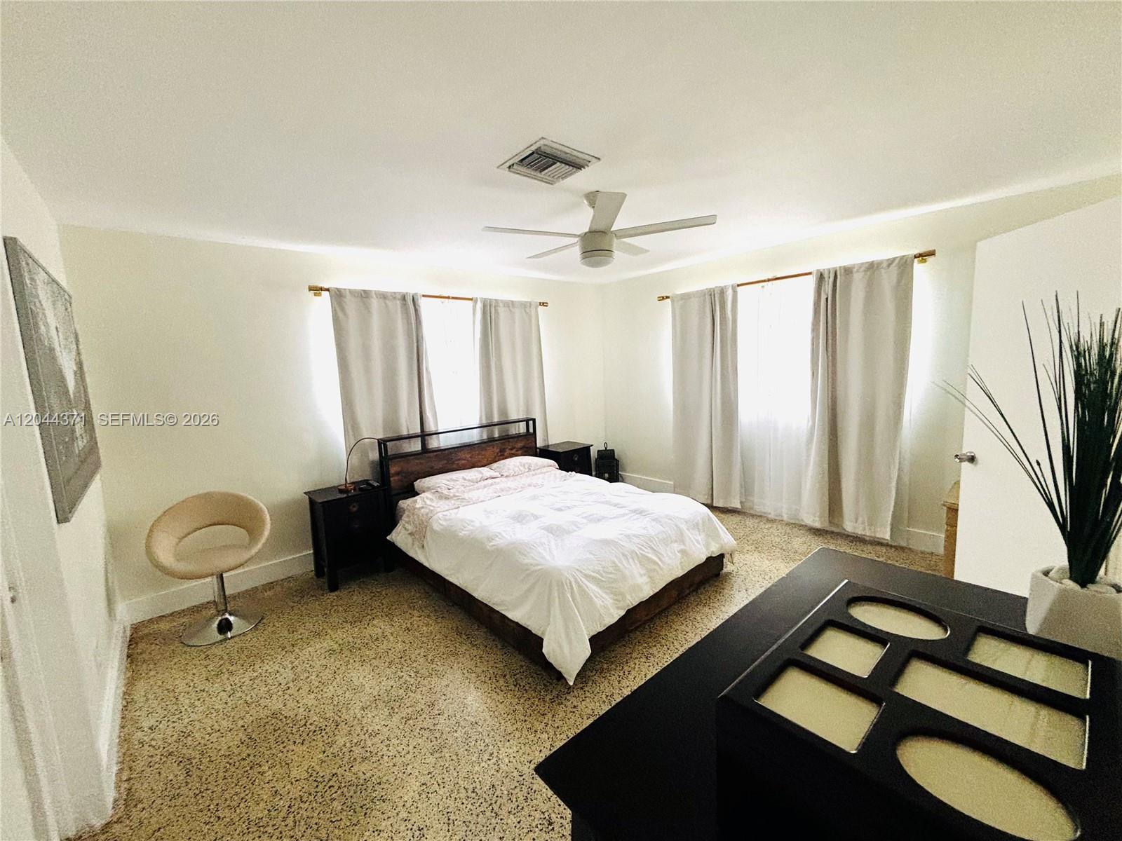 North Miami Beach, FL 33162 photo 3