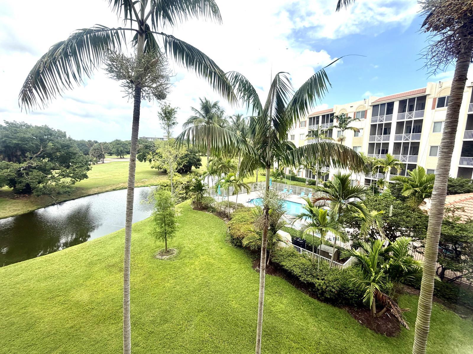 3600 Oaks Clubhouse Drive # 309, Pompano Beach FL 33069 photo 2