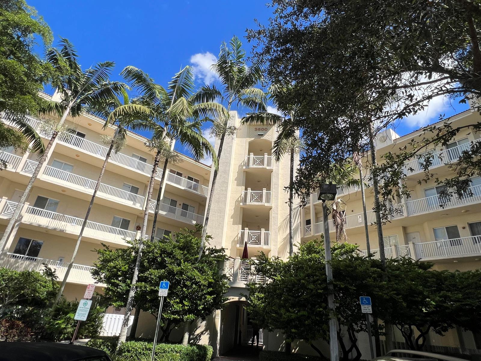 3600 Oaks Clubhouse Drive # 309, Pompano Beach FL 33069