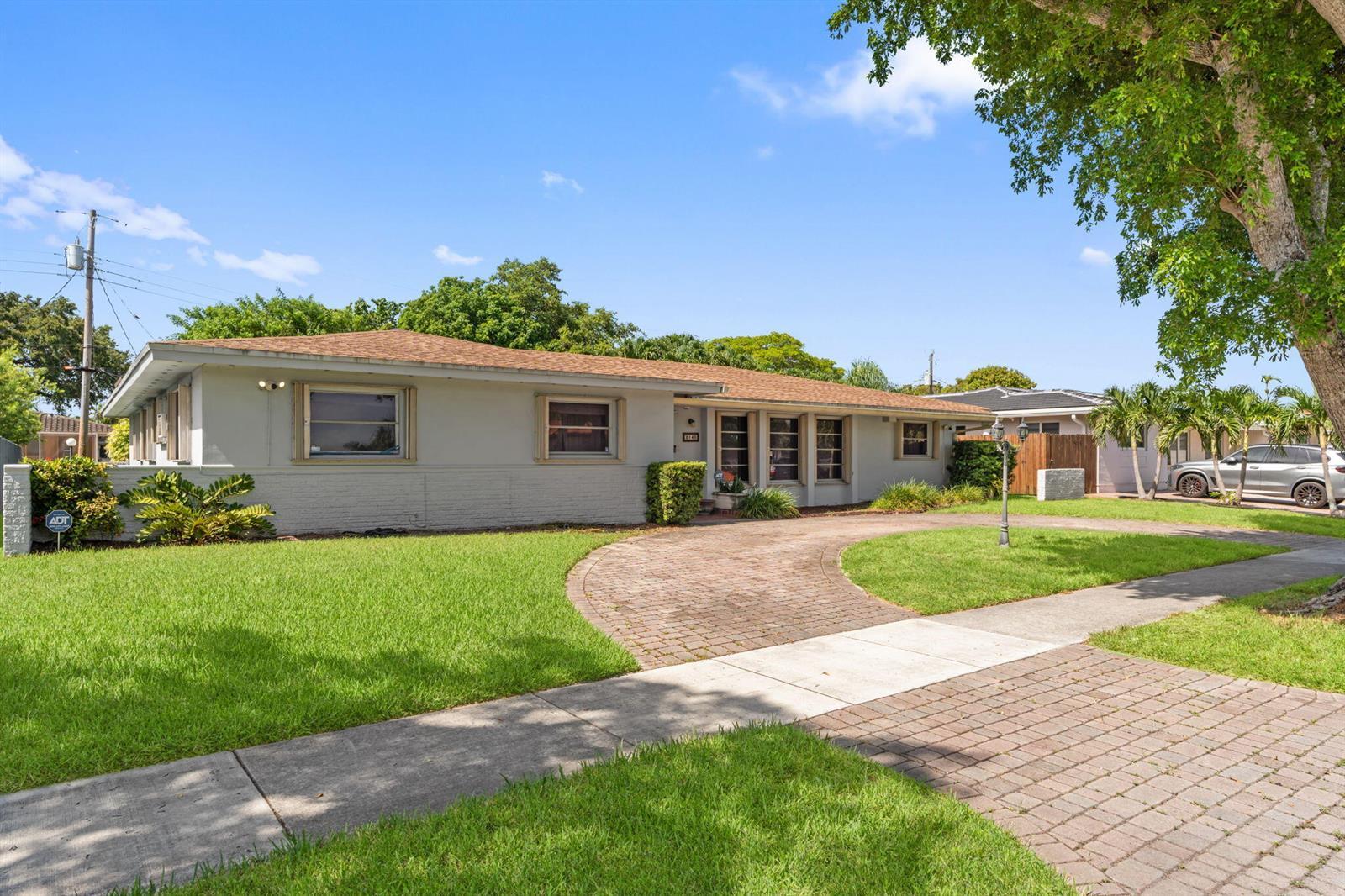 2140 NE 206th Street, Miami FL 33179 photo 2