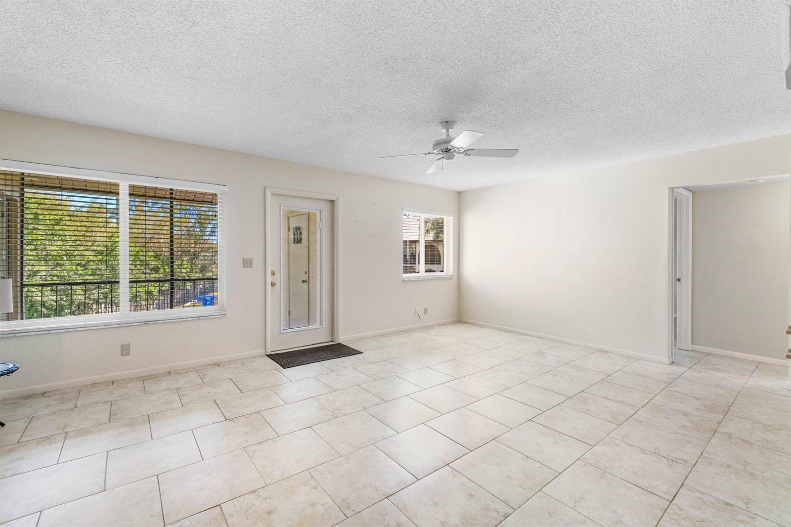 322 Pine Ridge Circle # 2, FL 33463 photo 5