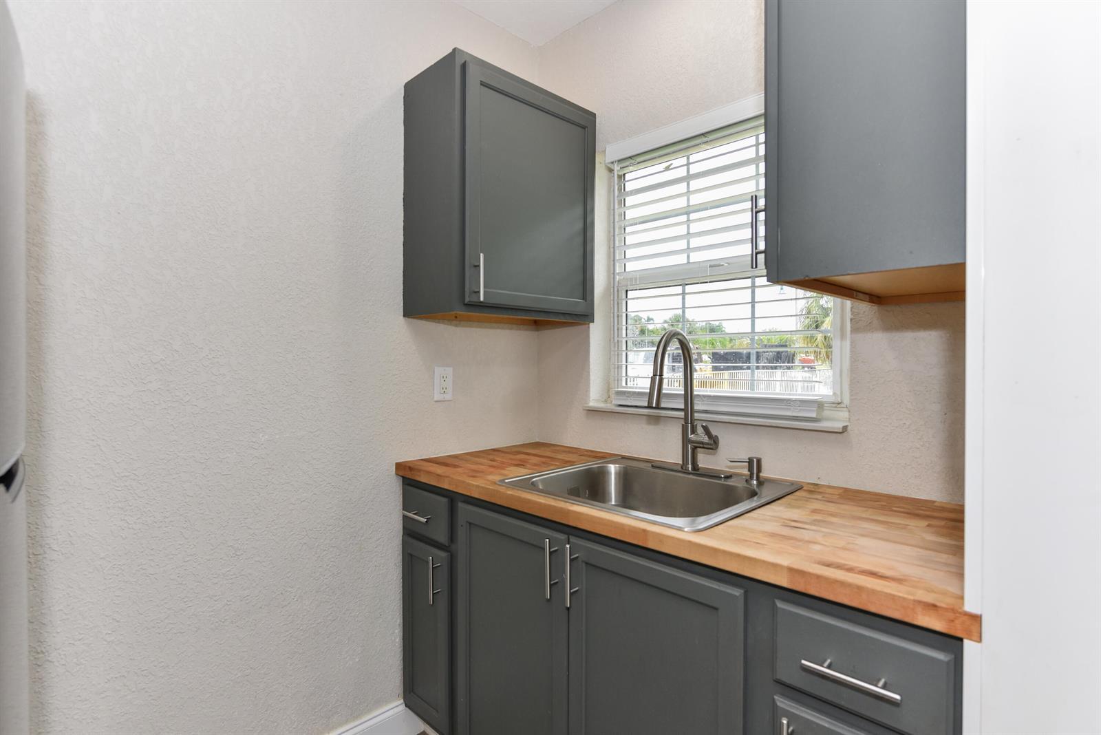 1001 S Federal Highway # 2, FL 33460 photo 3