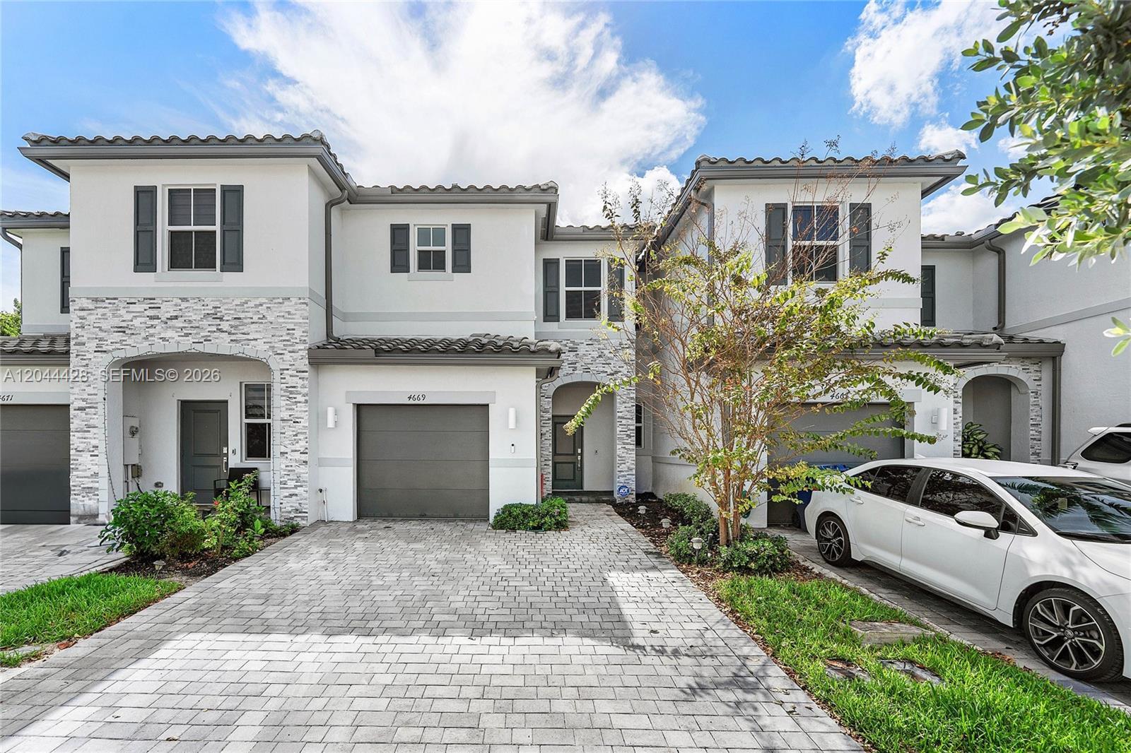 4669 NW 118th Ave, Coral Springs FL 33076 photo 2
