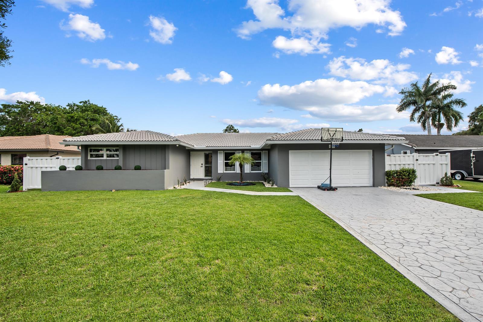 8552 Shadow Wood Boulevard, Coral Springs FL 33071 photo 2